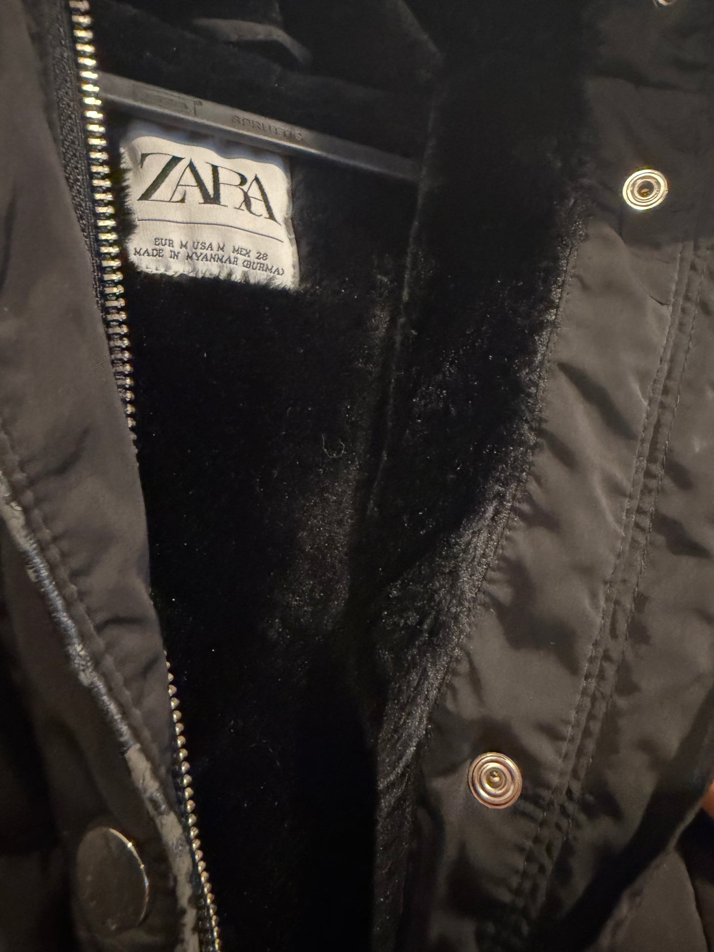 Zara Women's puffer coat with faux fur hood - M
