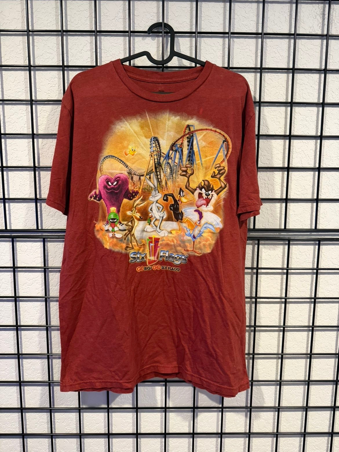 Six Flags Looney Tunes - L