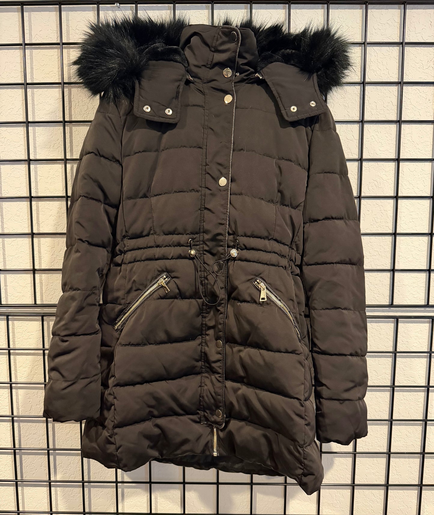 Zara Women's puffer coat with faux fur hood - M