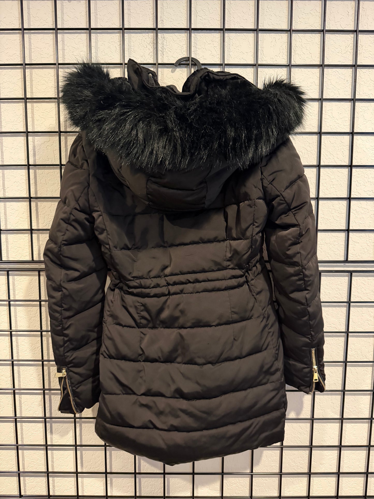 Zara Women's puffer coat with faux fur hood - M